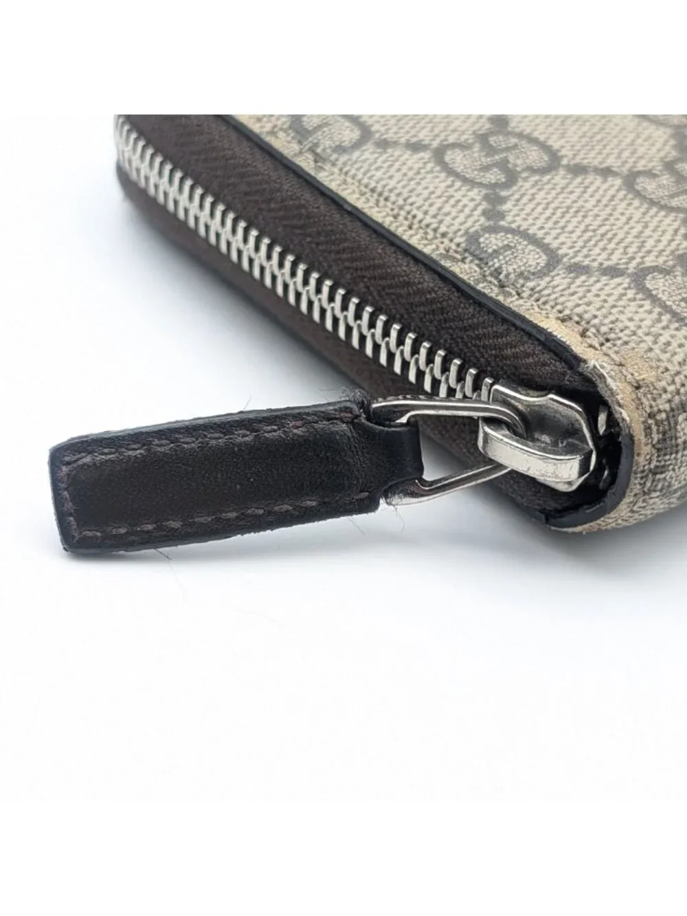 Gucci GG Supreme Sherry Line Bee Zip Around Wallet